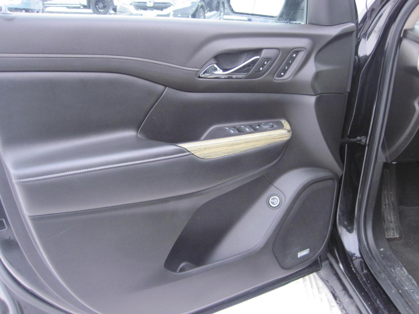2019 black /black GMC Acadia Denali AWD (1GKKNXLS8KZ) with an 3.6L V6 DOHC 24V engine, 6A transmission, located at 9530 Old Seward Highway, Anchorage, AK, 99515, (907) 349-3343, 61.134140, -149.865570 - Photo#12